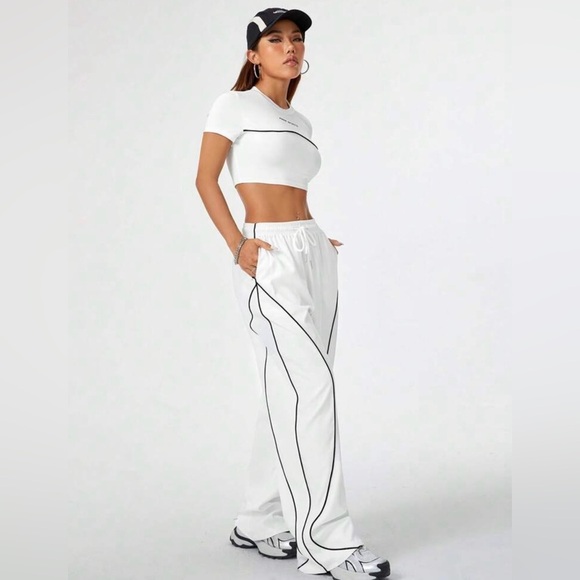 ⚡ Sporty Chic White Two-Piece Set – Size Large! ⚡ - Picture 2 of 4